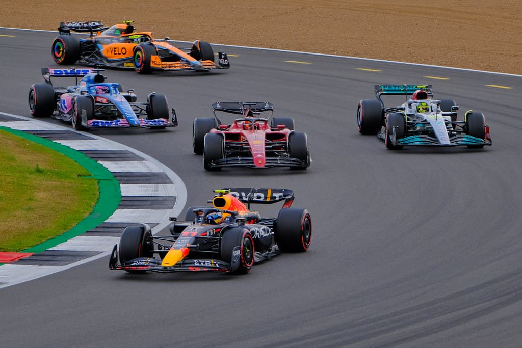 Red Bull, Ferrari, Mercedes, Alpine and McLaren cars battling at the 2022 British Grand Prix
